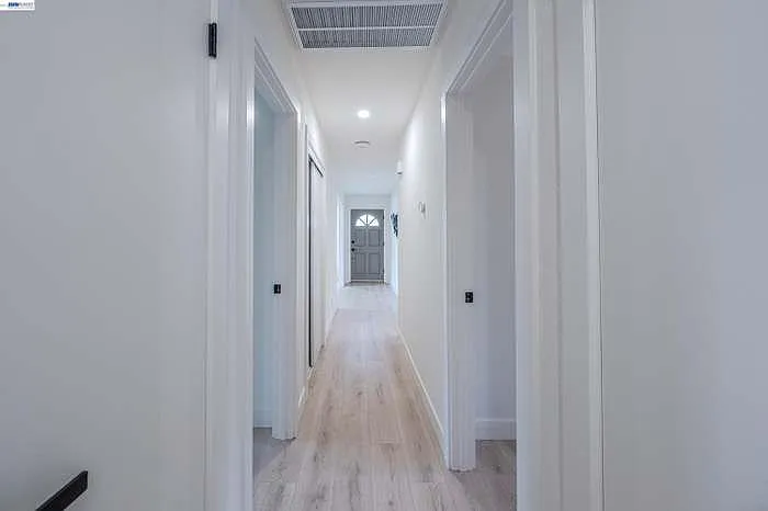 3743 Sanford St — Photo 20