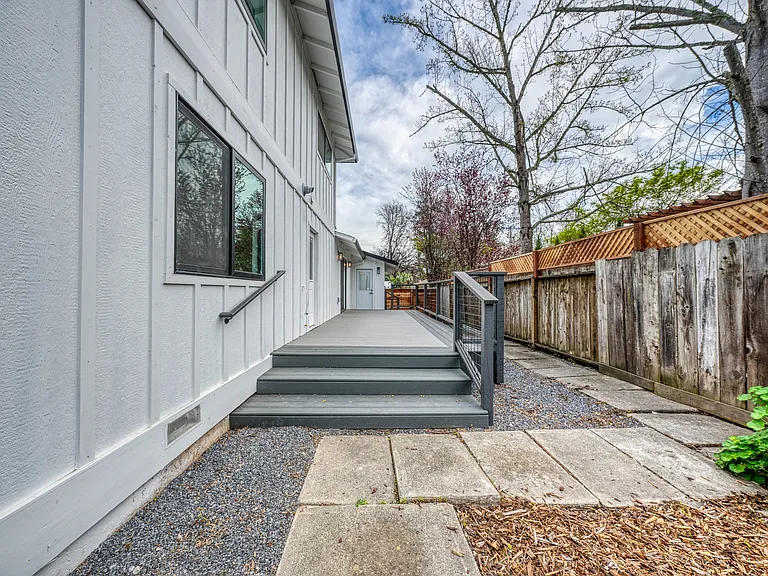 295 Foothill Blvd — Photo 6