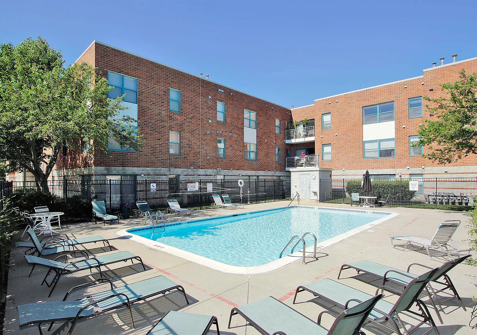 2 bed, 1100 sqft, $2,400 — Photo 4