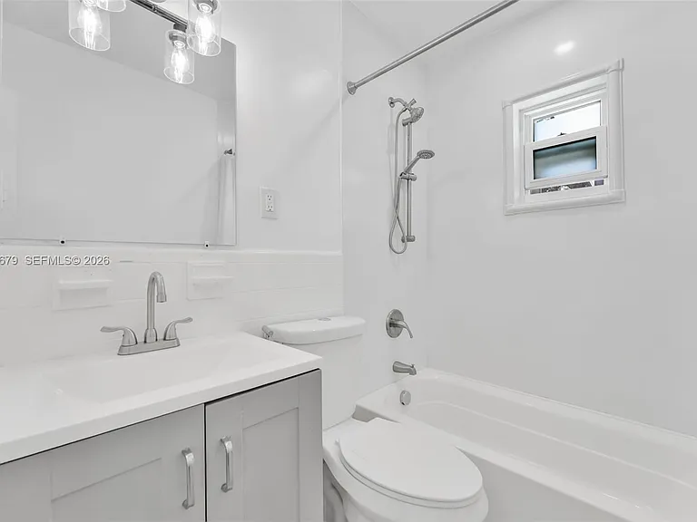 4917 SW 43rd Ter — Photo 11