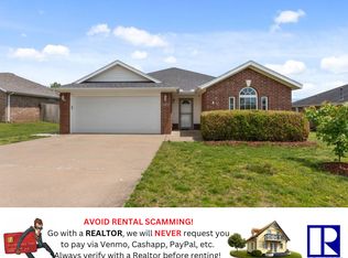 440 N Brookfield Dr, Centerton, AR 72719