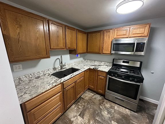 2nd image of 901 N Hudson Ave