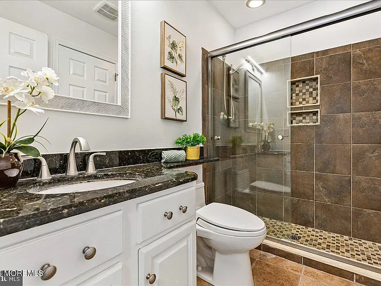 1 Fieldwood Ct — Photo 3