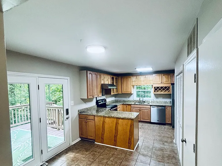 317 Gatewood Ln — Photo 5