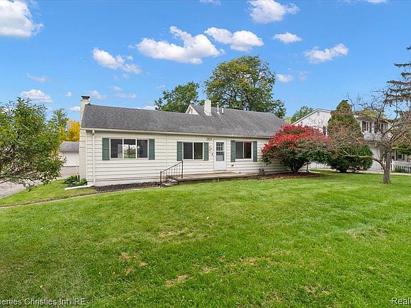 3rd image of 5674 Heathdale Ave