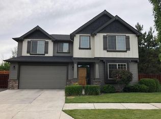 687 NW 28th St, Redmond, OR 97756