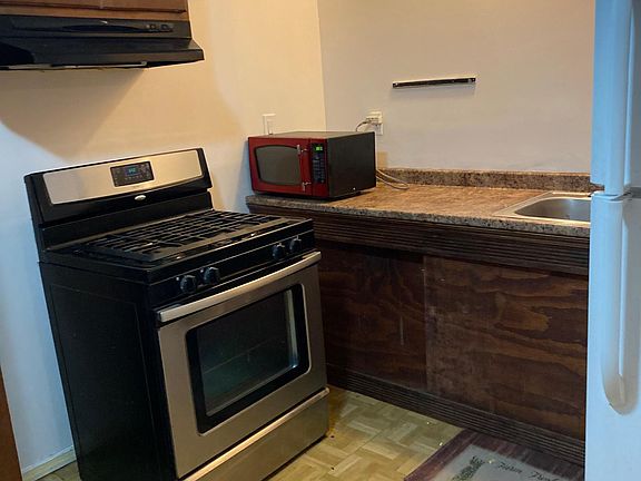 2nd image of 33 E Vincent St