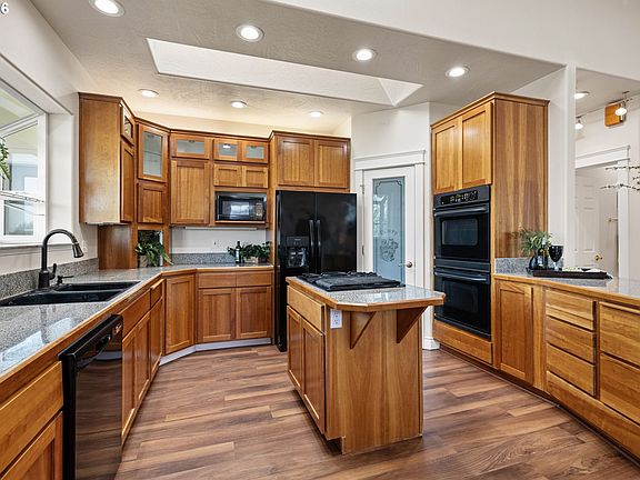3rd image of 3466 Ambleside Dr