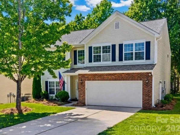 3041 Kilbeggan Dr, Clover, SC 29710