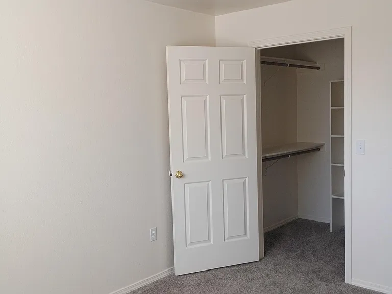 Mallard Cove Apartments — Photo 14
