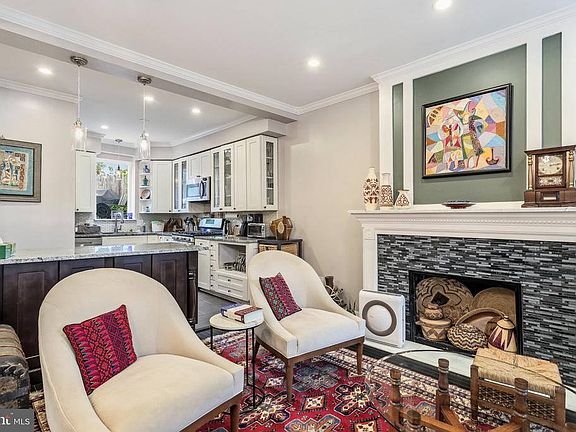 5th image of 646 D St NE