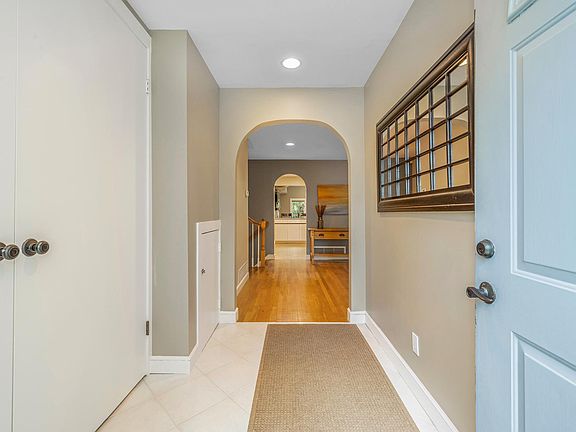 3rd image of 61 Dogwood Ln