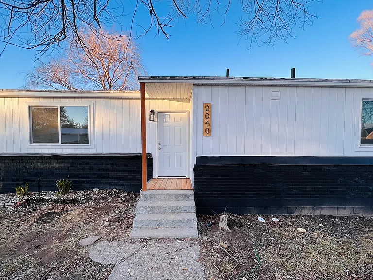 2040 Sessions St — Photo 8