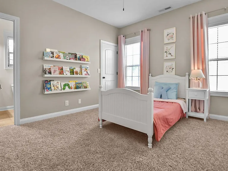750 Cavalier Dr — Photo 15