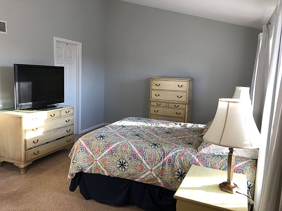 4th image of 305 Wilton Ln