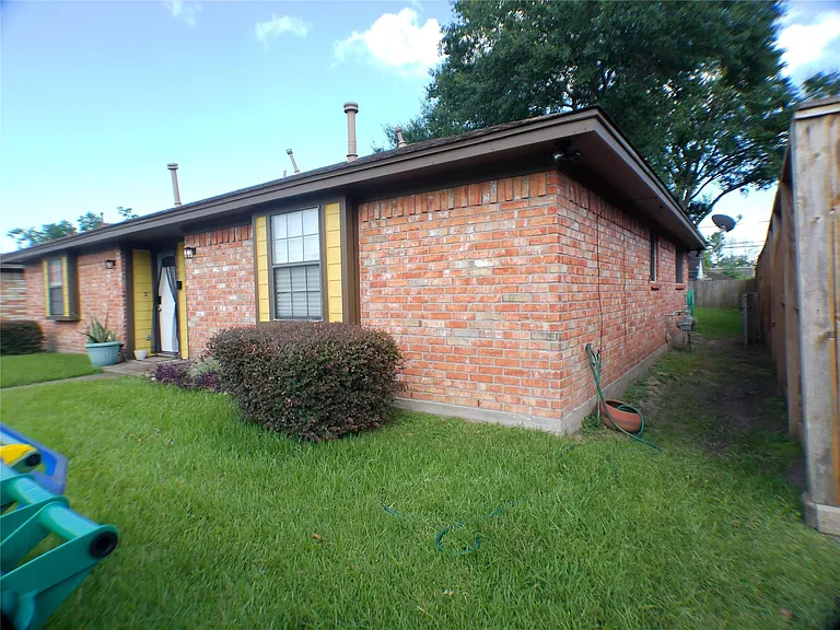6350 Crestside Dr — Photo 21
