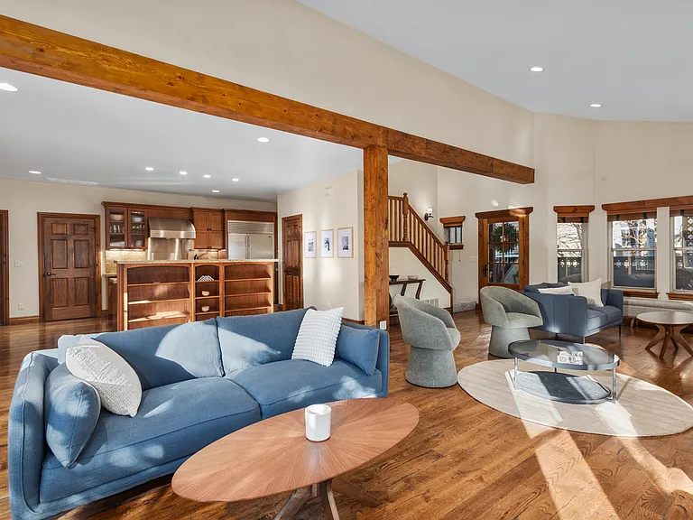 225 Juniper Ct — Photo 9