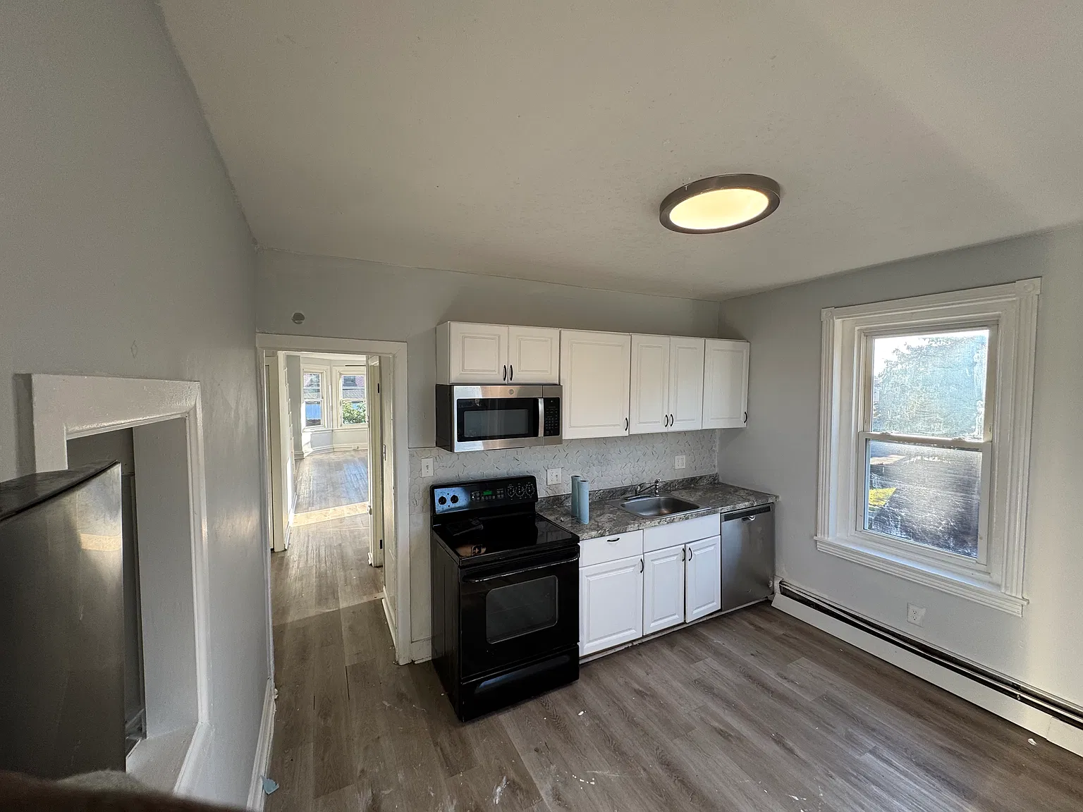 1216 Linwood Ave — Photo 4