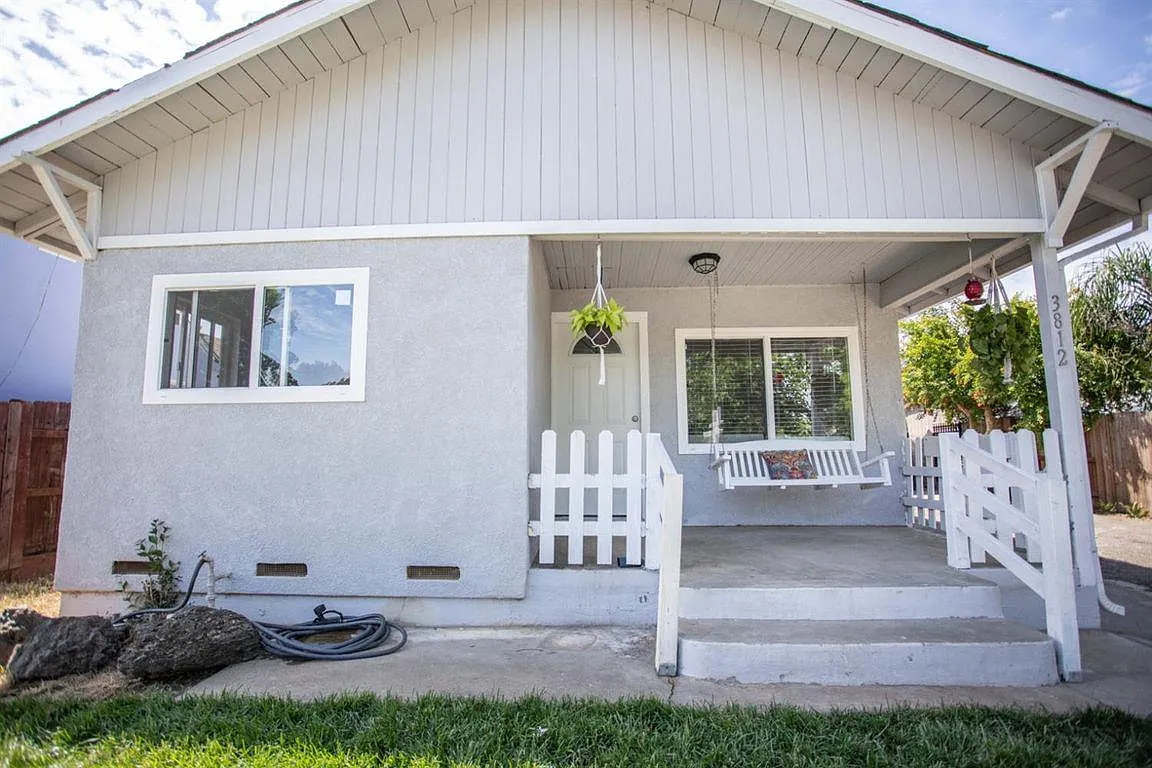 3812 22nd Ave photo 1