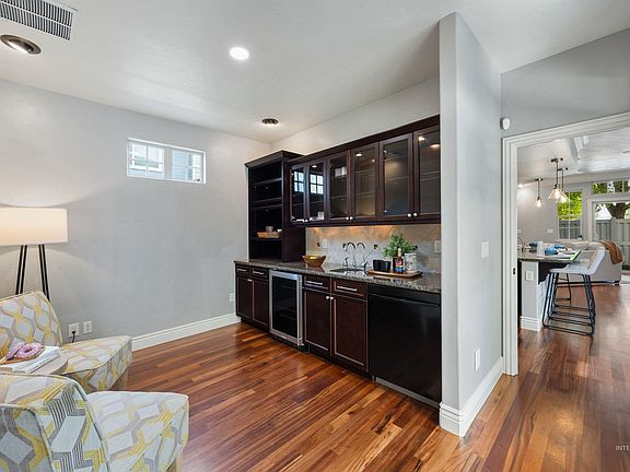 5th image of 4422 N Mackenzie Ln
