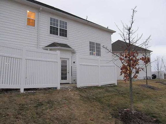3rd image of 16361 Meadowlands Ln
