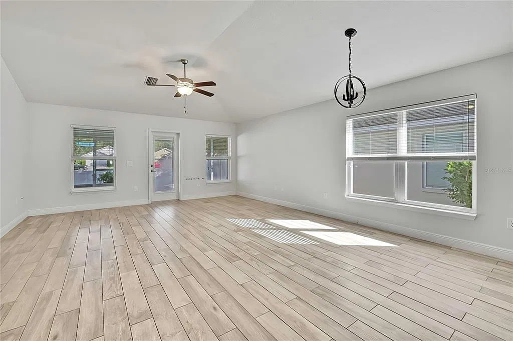 4 bed, 2.0 bath, 1623 sqft, $1,900 — Photo 2