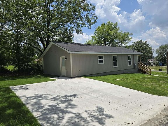 3rd image of 126 Jonquil Pl