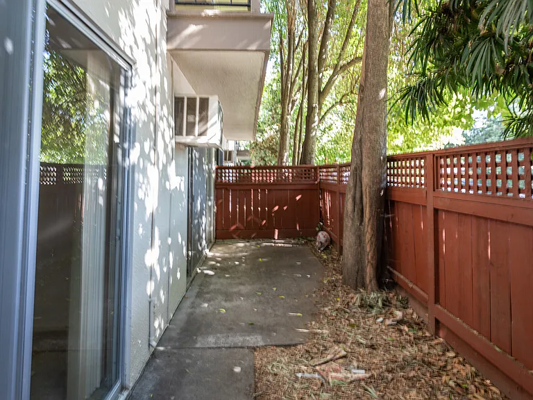 Viking Apartments — Photo 10