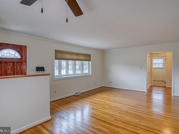 4th image of 119 Rock Ave