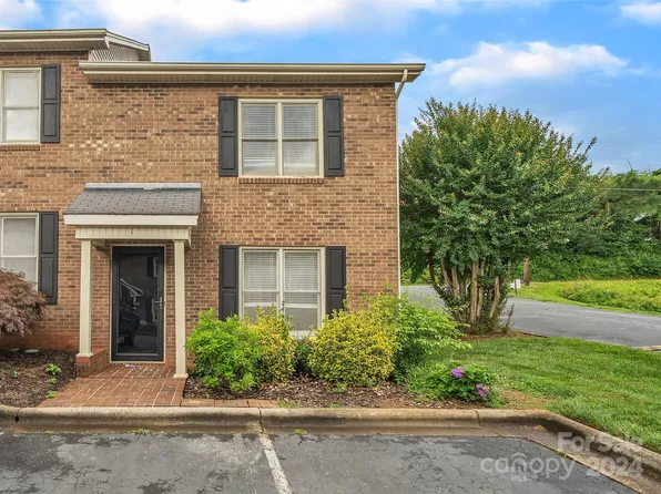 2433 1st St NW APT 1A, Hickory, NC 28601