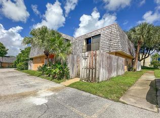 166 Lake Arbor Dr, Palm Springs, FL 33461