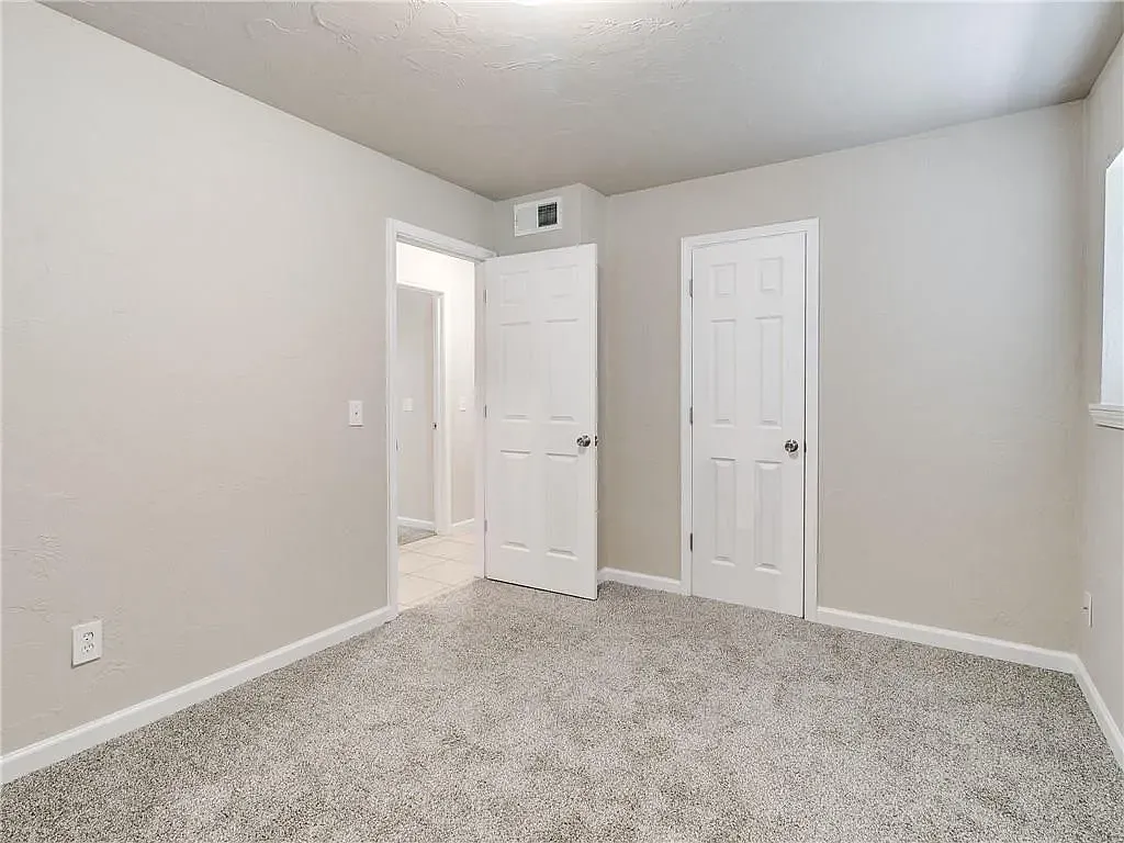 3 bed, 1.5 bath, 980 sqft, $1,250 — Photo 2