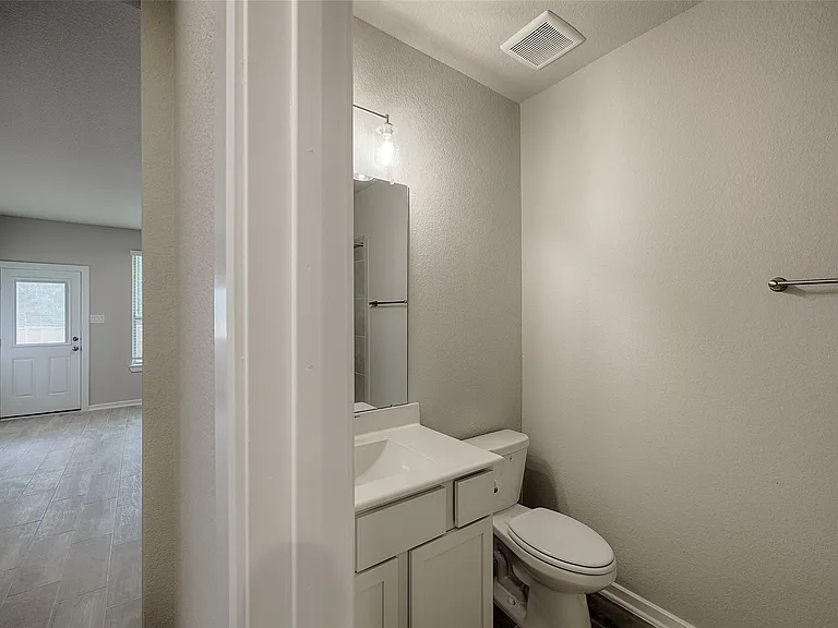 115 Handley Dr — Photo 17