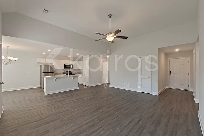 4 bed, 2.0 bath, 1588 sqft, $1,995 — Photo 3