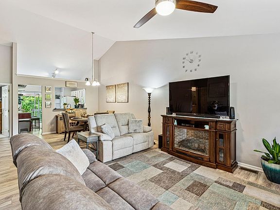 5th image of 34 Stillmeadow Dr Unit 6