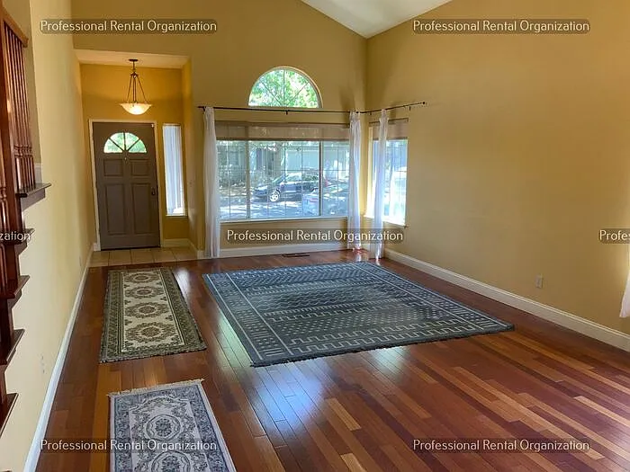 4 bed, 3.0 bath, 1864 sqft, $3,950 — Photo 3