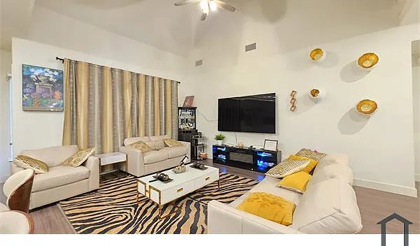 4 bed, 2600 sqft, $3,000 — Photo 4