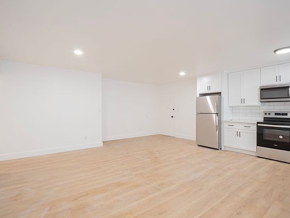 4th image of 1626 N Fuller Ave APT 104