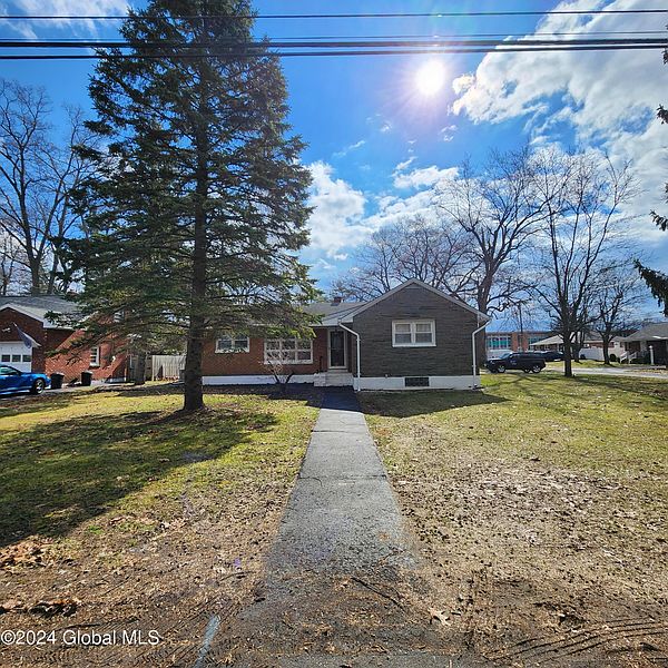 2nd image of 220 Cromer Avenue