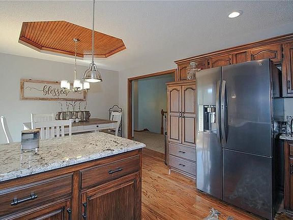 5th image of 629 Nelson Dr