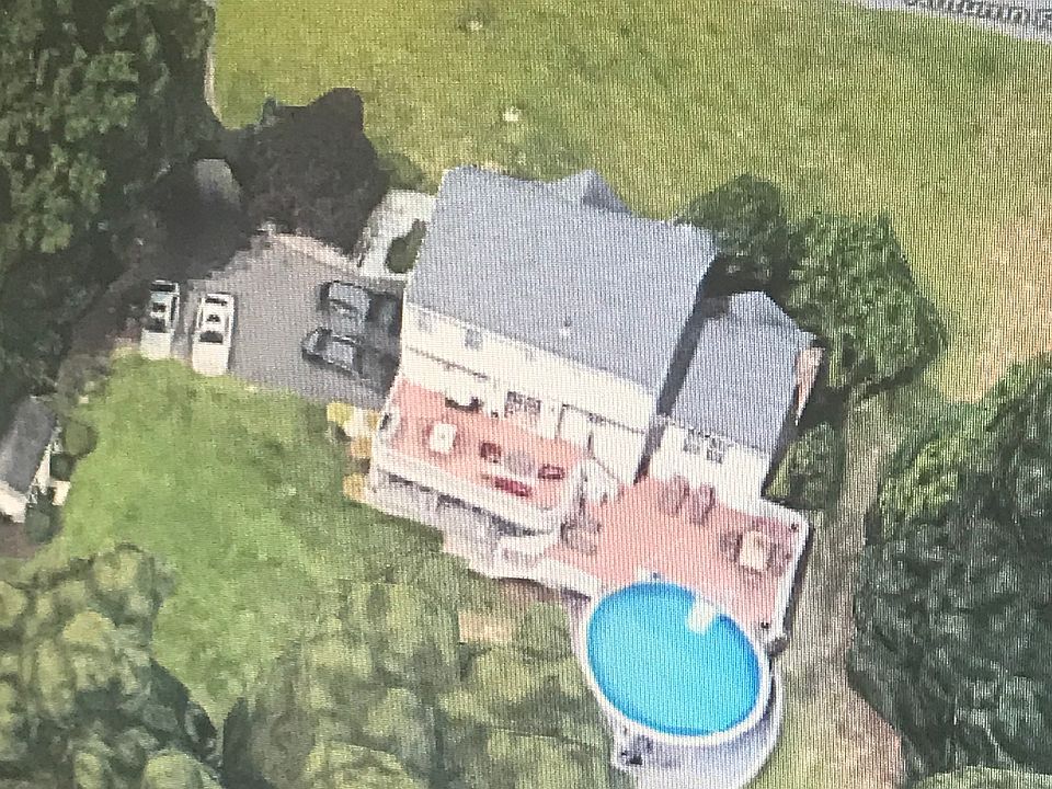 2nd image of 28 Autumn Ridge Rd