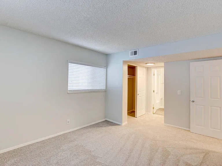 Riva Ridge Apartments — Photo 40