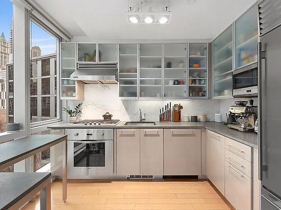3rd image of 200 Chambers St APT 5E