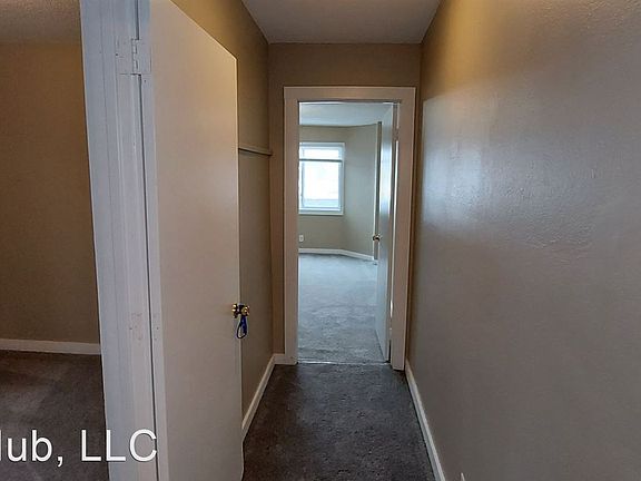 5th image of 953 Desoto St APT 3
