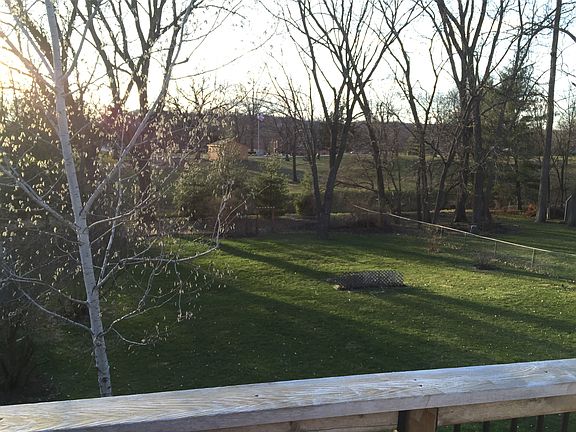 Fenced, mature landscaping