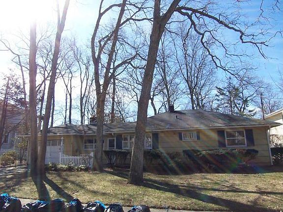 2nd image of 14 Bayview St E