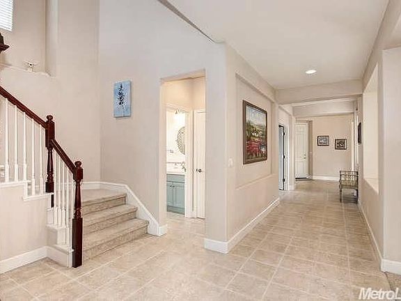 4th image of 4872 Village Green Dr
