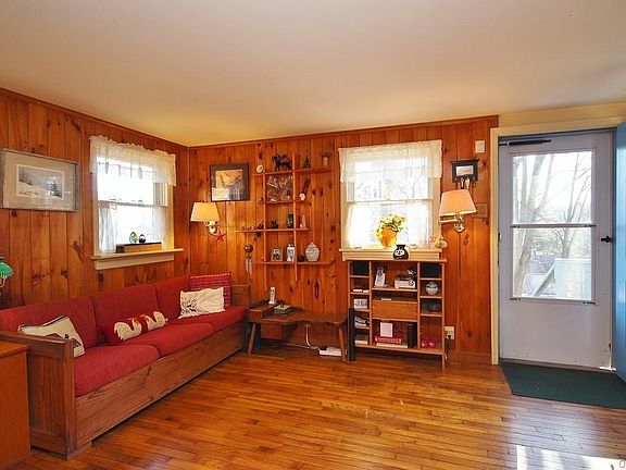 5th image of 15 Hansen Ave