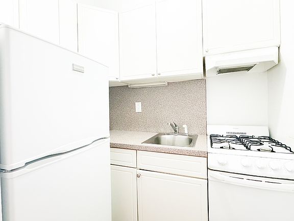 4th image of 333 E 54th St APT 4K