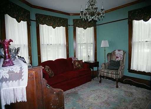 2nd image of 2460 Merrill Ave